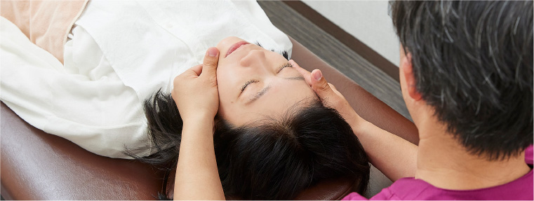 小顔整体ページへ 小顔整体の施術イメージ