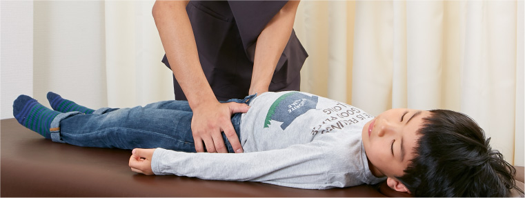 こども整体ページへ こども整体の施術イメージ